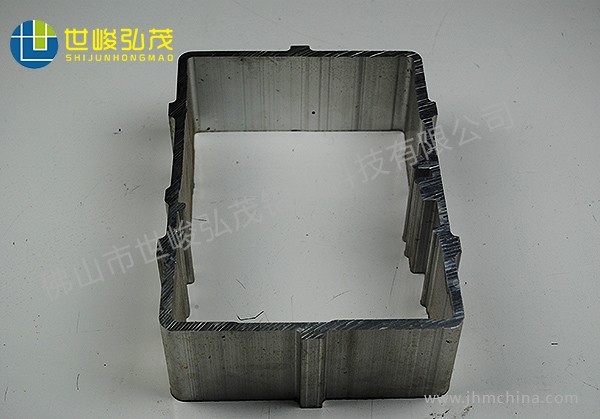 3000T機(jī)大方管工業(yè)鋁合金型材-1 3000T機(jī)大方管工業(yè)鋁合金型材-1